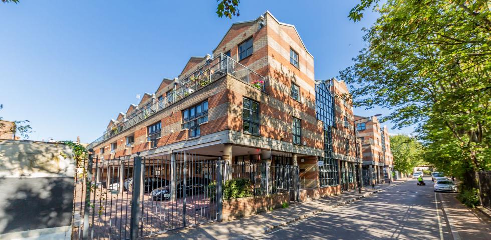 Superb modern two double bedroom flat with a private terrace mins to tube Baynes Street, Camden